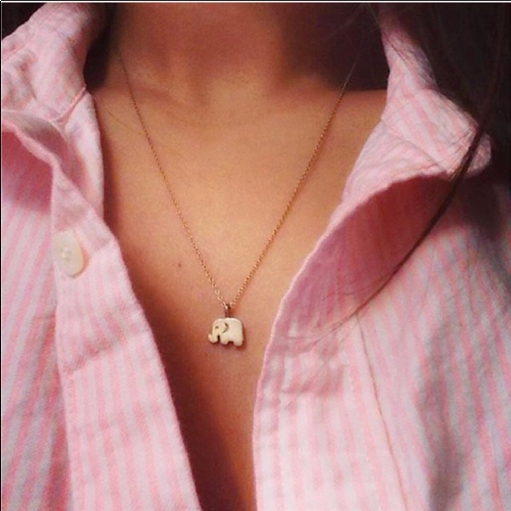 🐘 Dainty Elephant Pendant Necklace 🐘 - Picture 2 of 3
